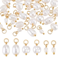 30 vedhæng med ferskvands perler. 10 af hver størrelse